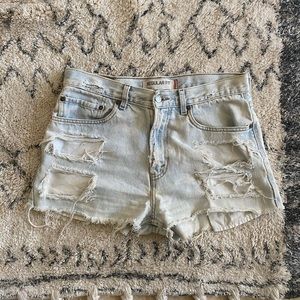 Light washed High Waisted Levi Shorts
